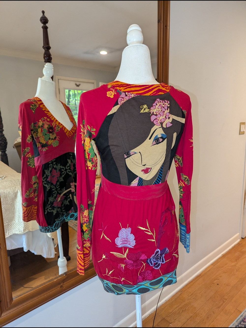 Vibrant Stretch Cotton Mixed-Print V-Neck Tunic With Illustrated Face Detail - Picture 4 of 12